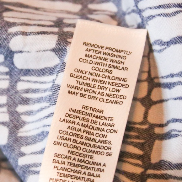 Chico’s Wrinkle-Resistant Black White Abstract Button-Front Shirt | Size 3 (XL) - Picture 12 of 13